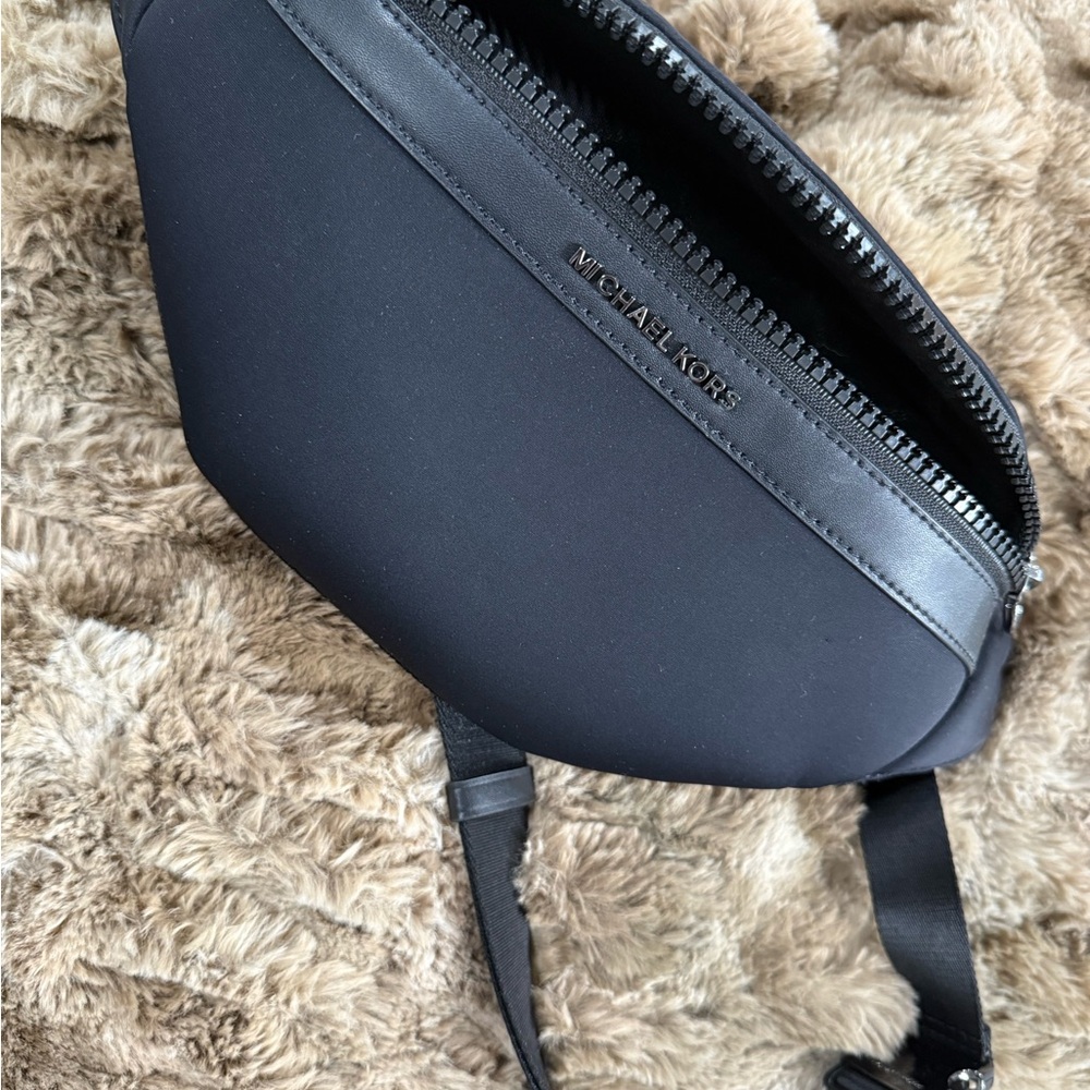 Michael Kors Black Belt Bag Sleek Design